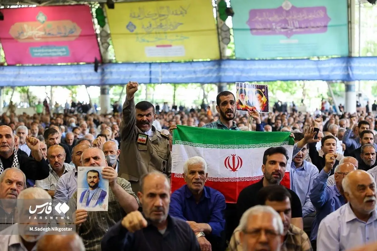 (تصاویر)‌ تبلیغات انتخاباتی در حاشیه نماز جمعه تهران