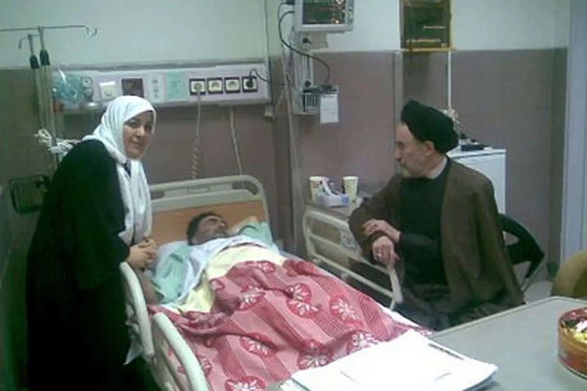 عکس> عیادت محمد خاتمی از تاج زاده