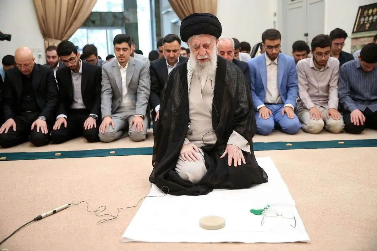 (تصاویر) دیدار جمعی از مدالآوران المپیادهای علمی با رهبر انقلاب