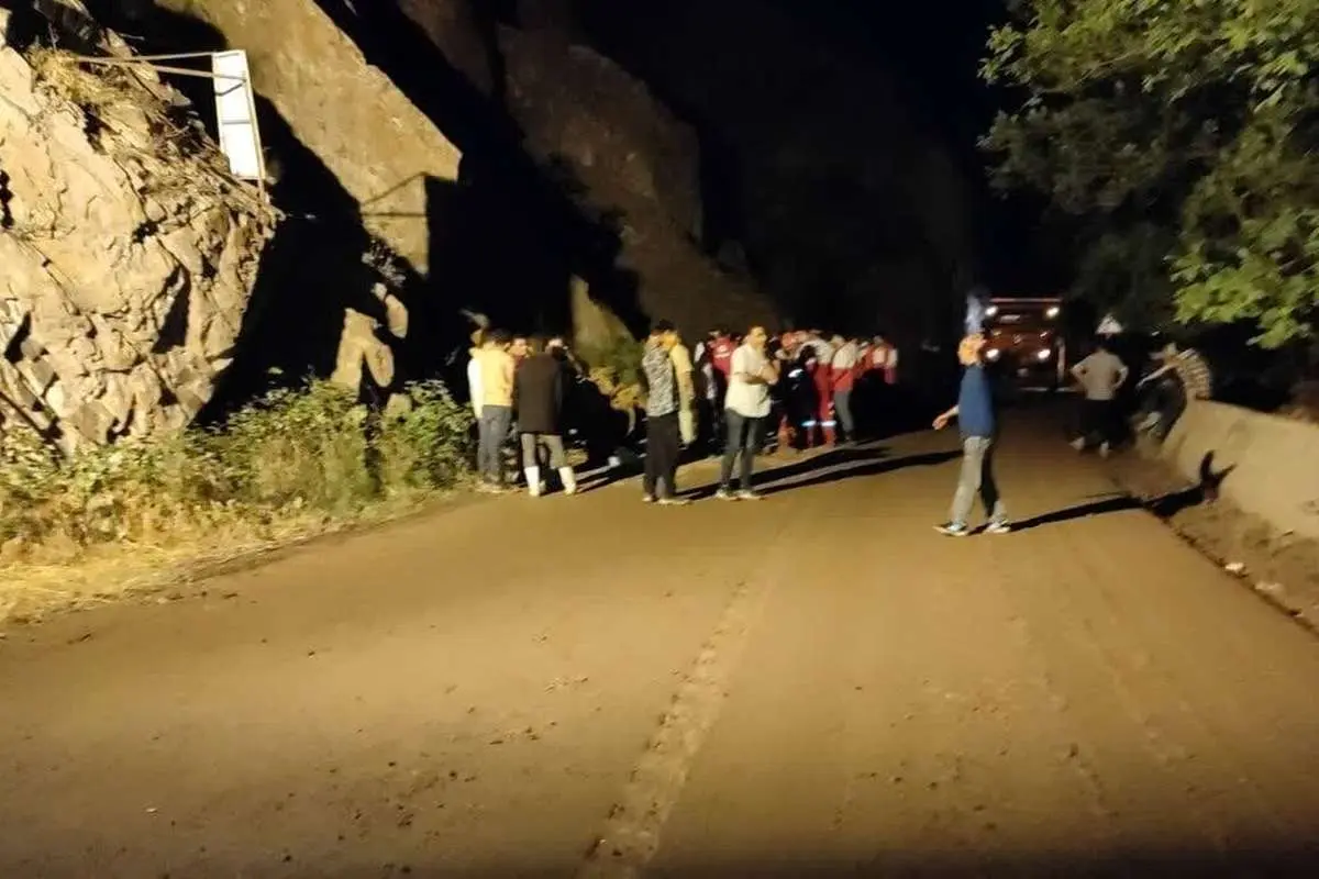 (ویدئو) جستجوى مفقودین سیل در جاده چالوس