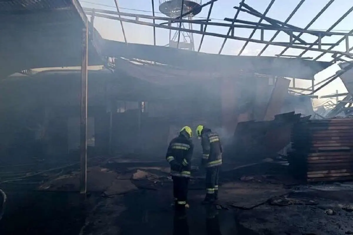 حریق گسترده در کارگاه تولید مبل در اصفهان