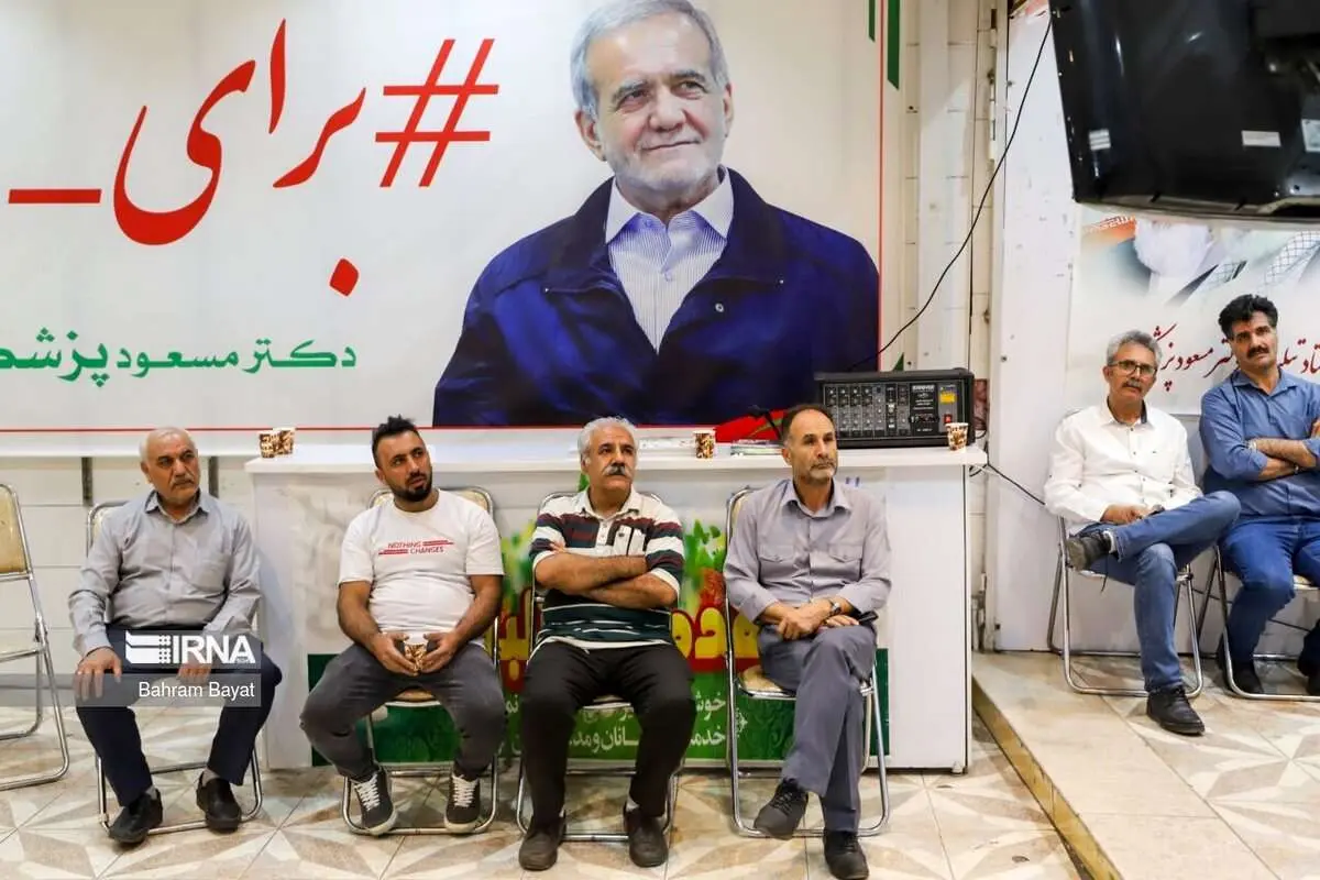 (تصاویر) تماشای سومین مناظره چهاردهمین انتخابات ریاست جمهوری