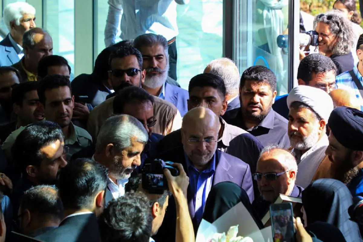 (تصویر) شعار خانم‌ها در همایش تبلیغاتی قالیباف