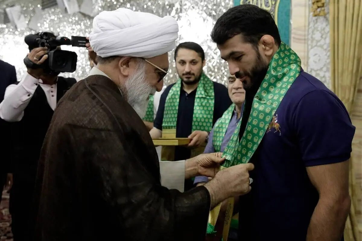 (تصاویر) دیدار اعضای تیم ملی کشتی آزاد با تولیت آستان قدس رضوی