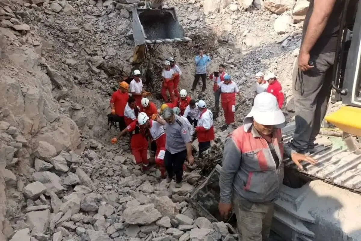 (ویدئو) پیدا شدن ۲ مفقودی حادثه ریزش معدن شازند