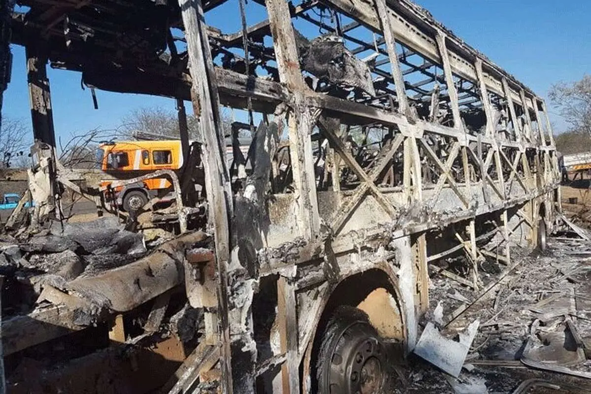 مرگ ۷ نفر در پی آتش گرفتن اتوبوس مسافربری
