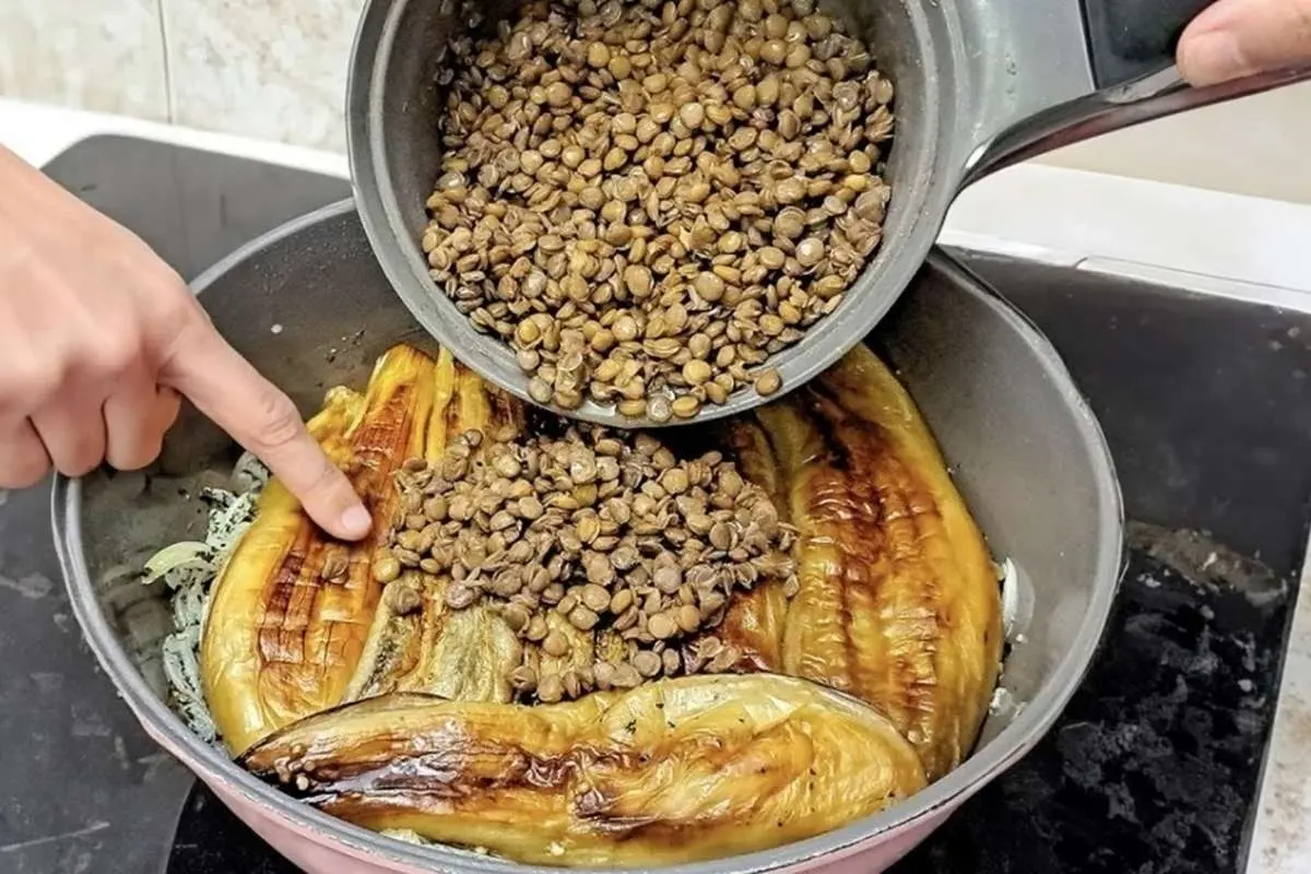 (ویدیو) طرز تهیه یک غذای متفاوت و فوری با بادمجان