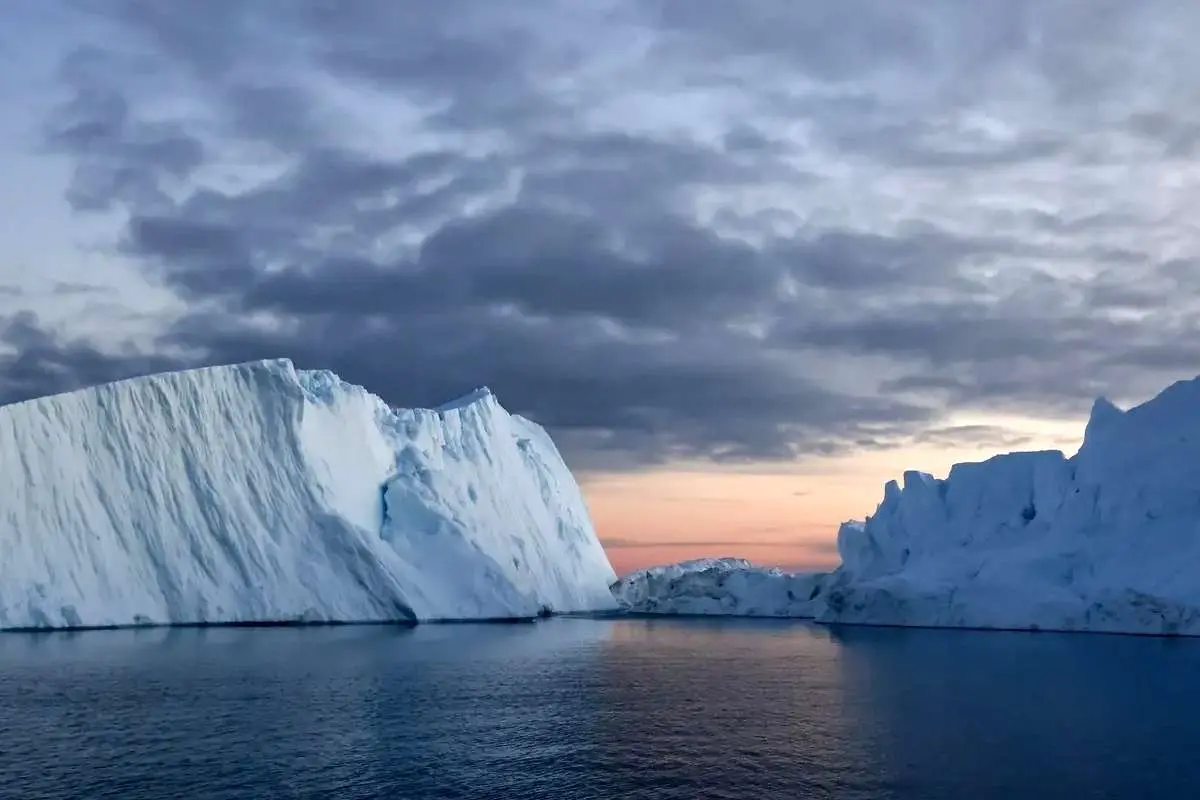 تفال به حافظ شنبه ۹ تیر ۱۴۰۳؛ در وفای عشق تو مشهور خوبانم چو شمع.....