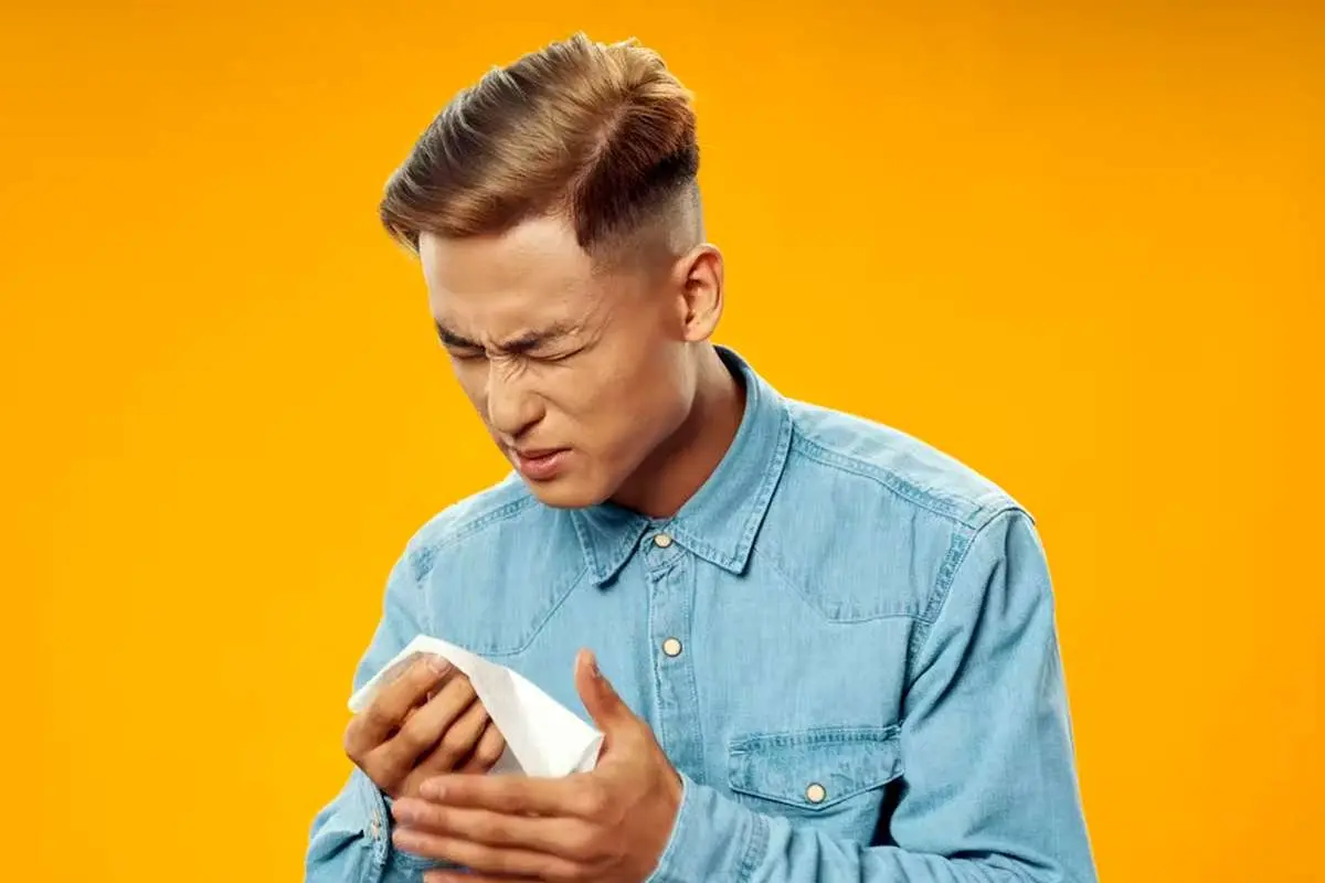 خطرات عطسه؛ از روده بیرون زده تا نای پاره شده