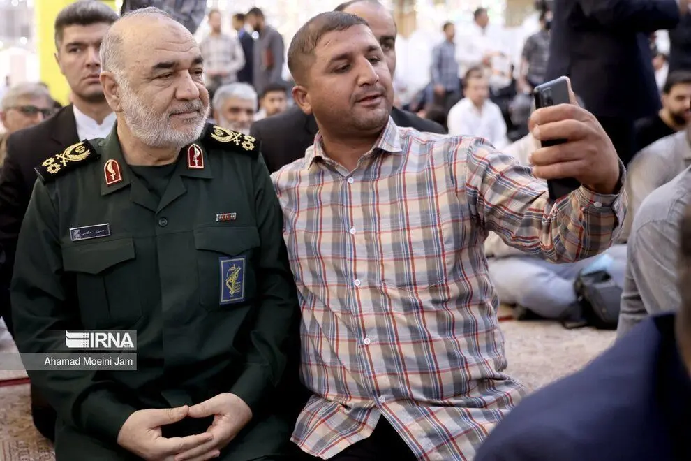 سلفی با فرمانده سپاه، عکسی که حذف شد!