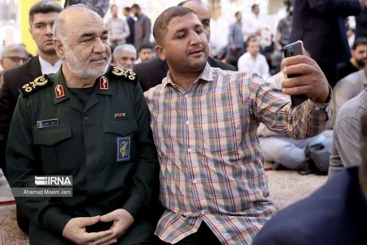 سلفی با فرمانده سپاه، عکسی که حذف شد!
