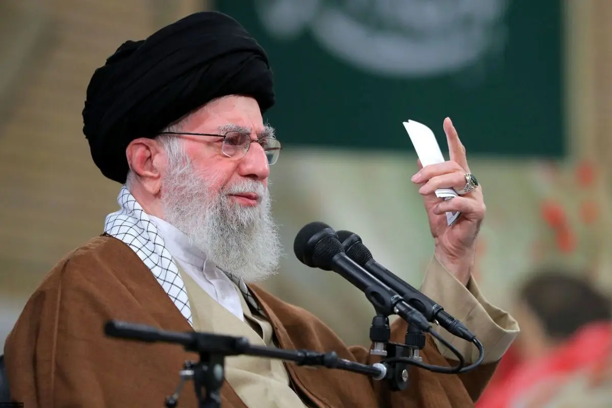 (ویدئو) پنجره‌ای متفاوت از حضور امروز رهبر انقلاب پای صندوق رای