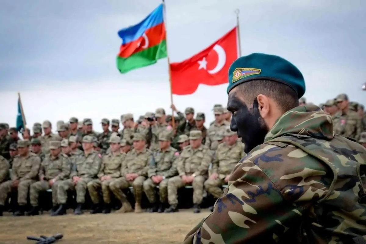 (ویدئو) خوشحالی سربازان ارتش آذربایجان از پیروزی ترکیه در یورو ۲۰۲۴