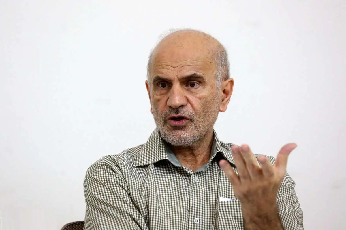 فرشاد مومنی: برای نجات مام میهن به آقای پزشکیان رای خواهم داد