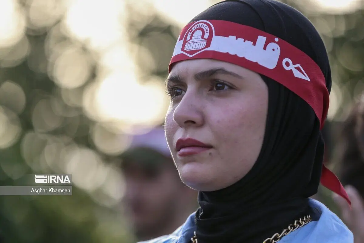 (تصاویر) اهتزاز بزرگ‌ترین پرچم فلسطین در منطقه گردشگری عباس آباد