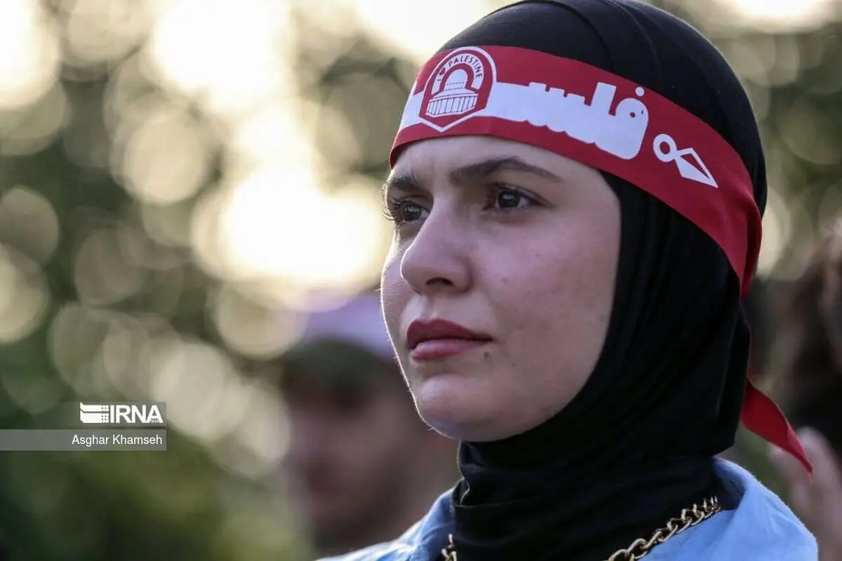 (تصاویر) اهتزاز بزرگترین پرچم فلسطین در منطقه گردشگری عباس آباد