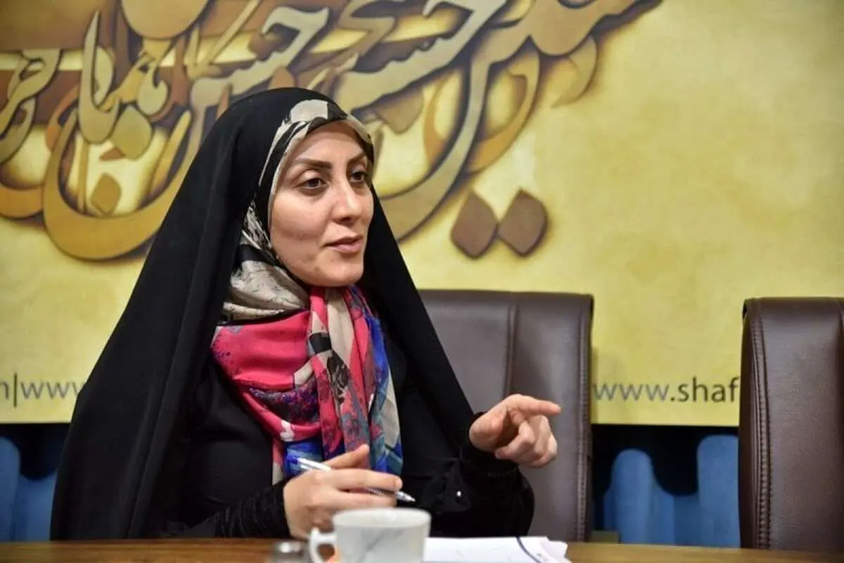 (عکس) حمیده زرآبادی خواستار پاسخگویی مخبر درباره پول پاشی دولت شد
