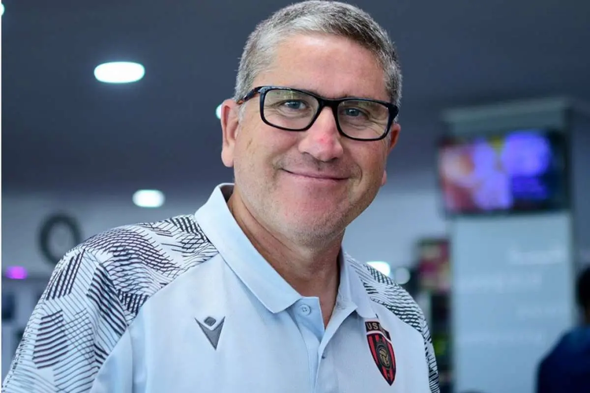 سرمربی جدید پرسپولیس در راه تهران