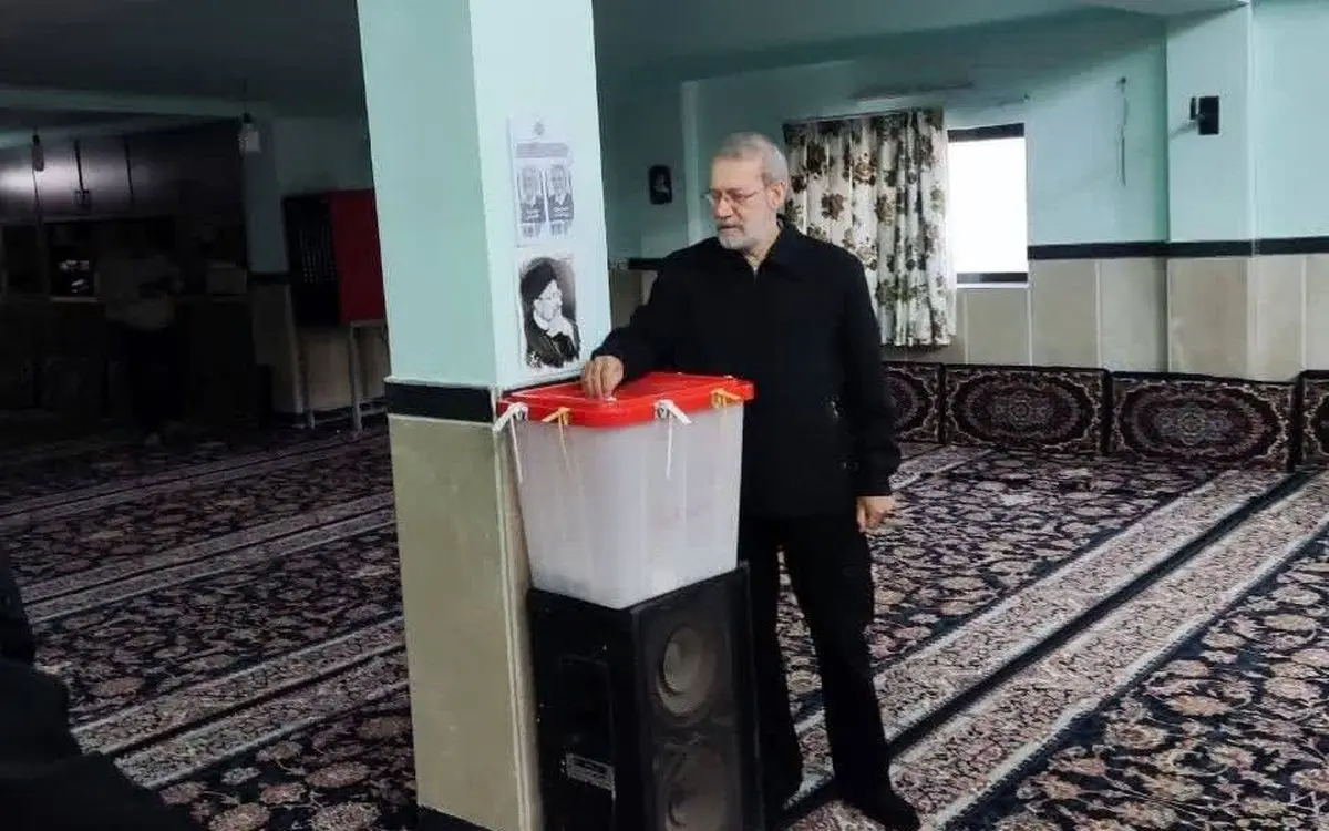 (ویدئو) بگو بخند علی لاریجانی با مسئولان شعبه اخذ رأی