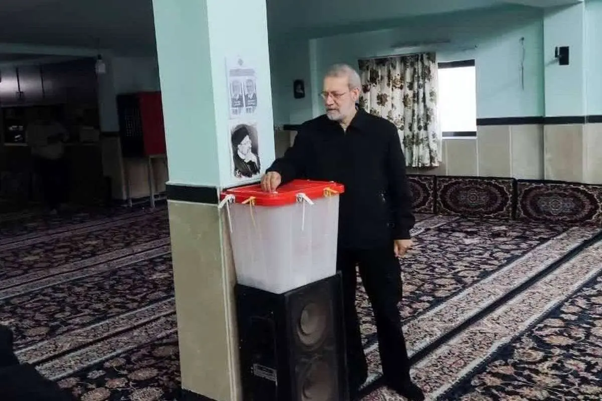 (ویدئو) بگو بخند علی لاریجانی با مسئولان شعبه اخذ رأی