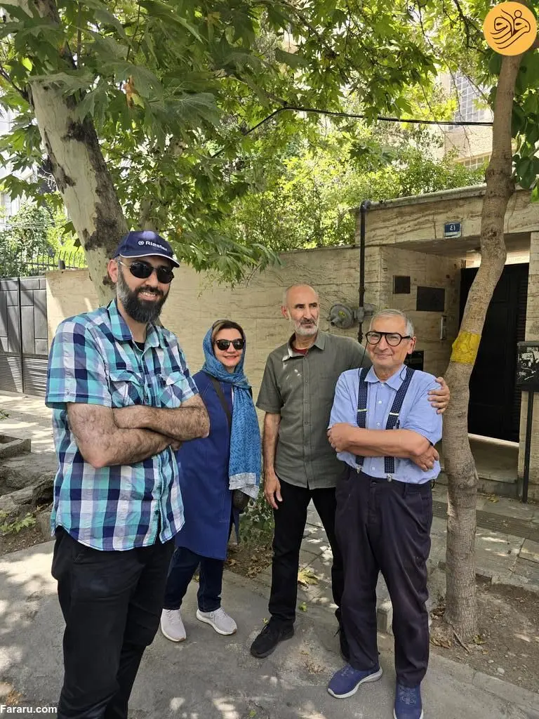 عکس یادگاری حمید نوری و صادق زیباکلام پس از شرکت در انتخابات