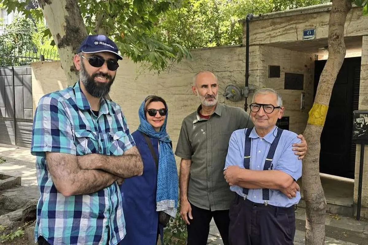 عکس یادگاری حمید نوری و صادق زیباکلام پس از شرکت در انتخابات