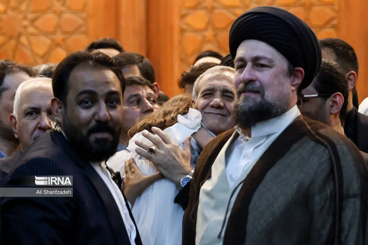 (تصاویر) متن و حاشیه حضور مسعود پزشکیان در مرقد امام