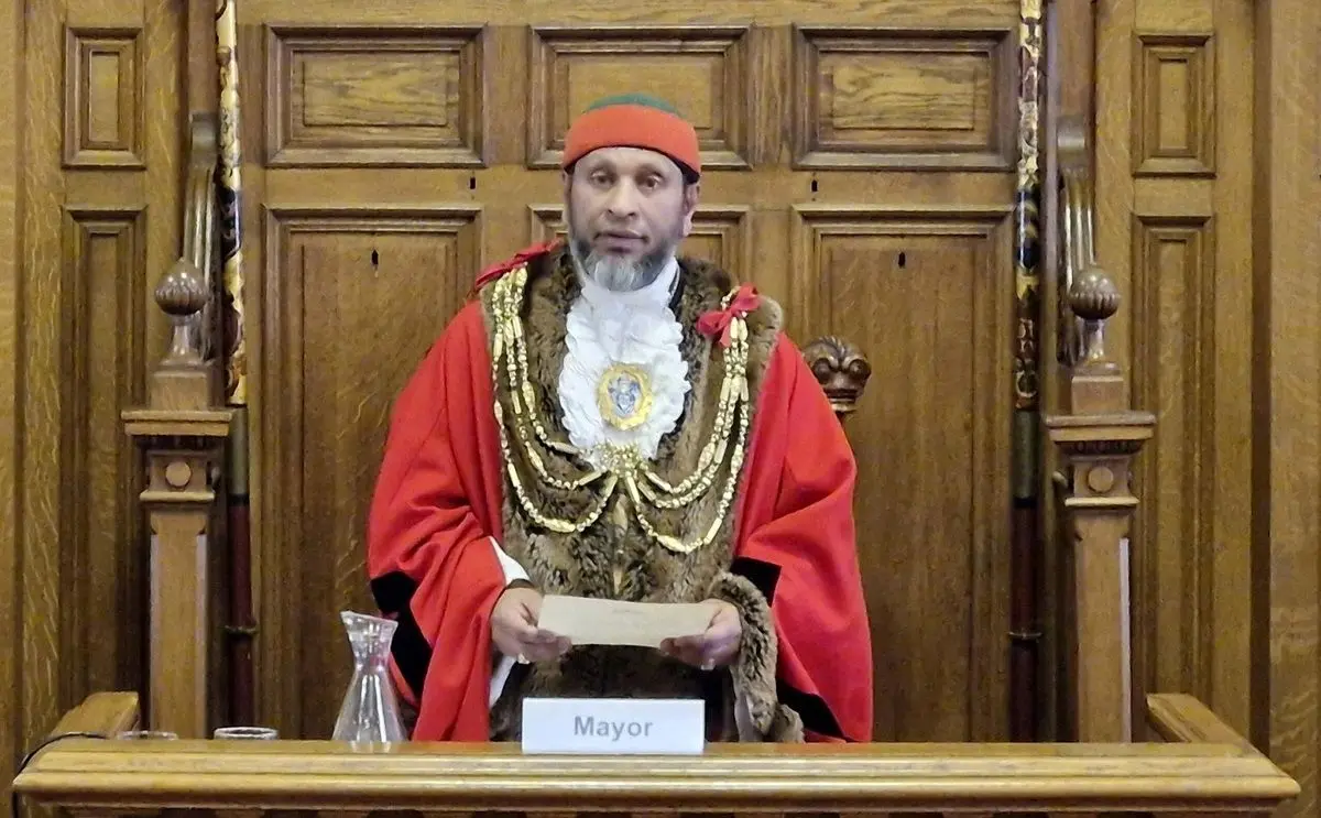 (ویدئو) استقبال بومی از شهردار مسلمان برایتون پربازدید شد