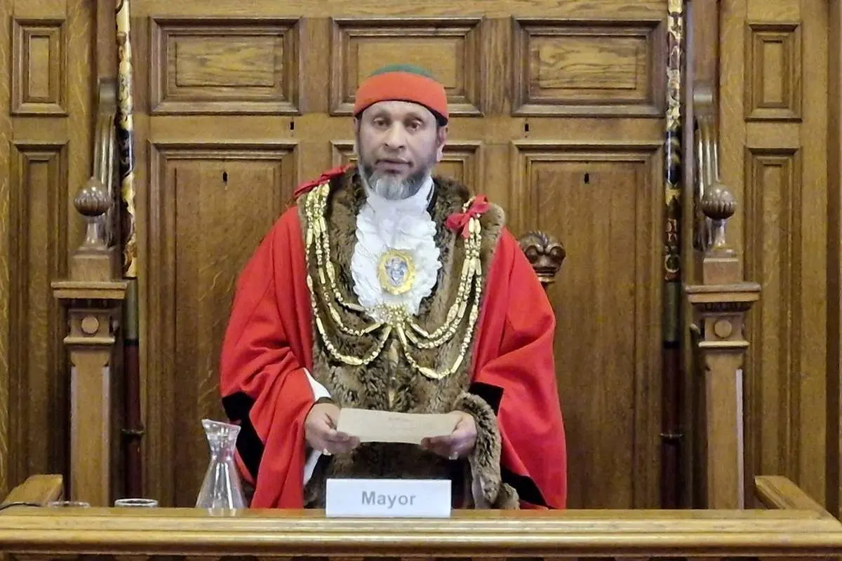 (ویدئو) استقبال بومی از شهردار مسلمان برایتون پربازدید شد