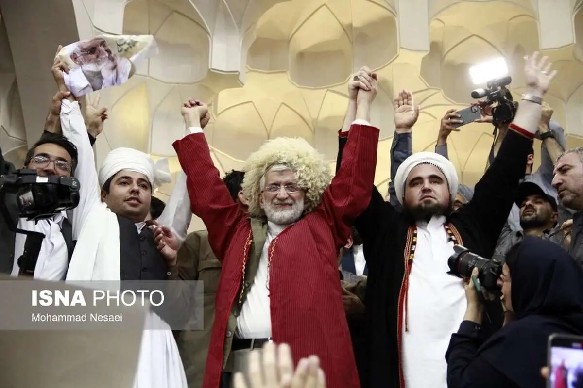 (تصاویر) کلاه ترکمنی بر سر جلیلی