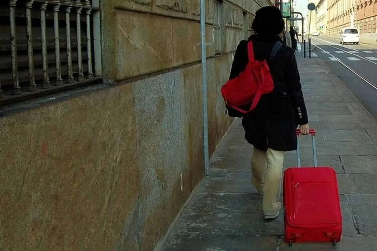 جزئیات فرار عجیب دختر و پسر تهرانی؛ ماجرای دلارها چه بود؟