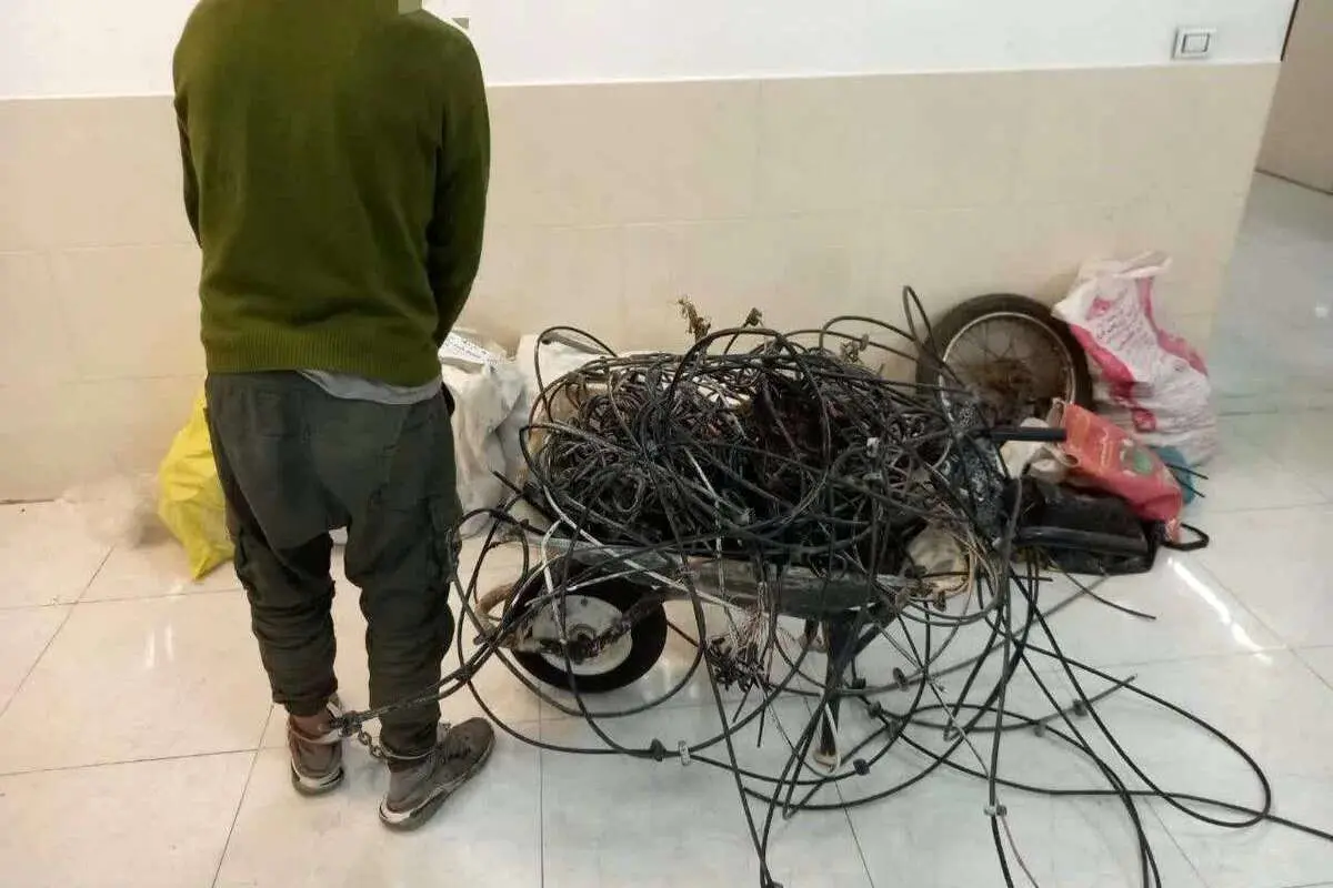 سارقان تجهیزات دکل مخابراتی دستگیر شدند
