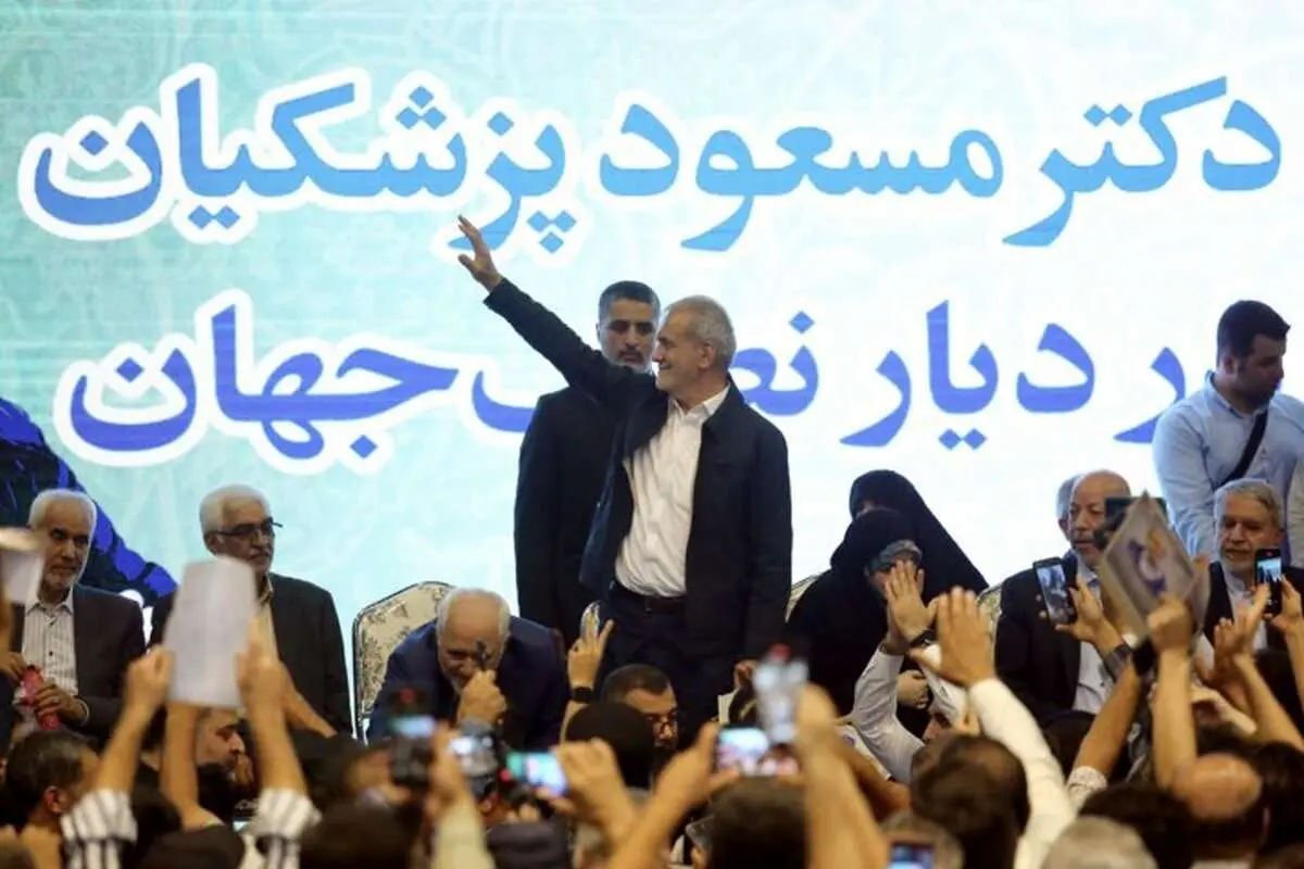 هیچ دولتی مقدس نیست؛ هرکس بیشتر برای آمدن پزشکیان کار کرده، صریح‌تر نقد کند