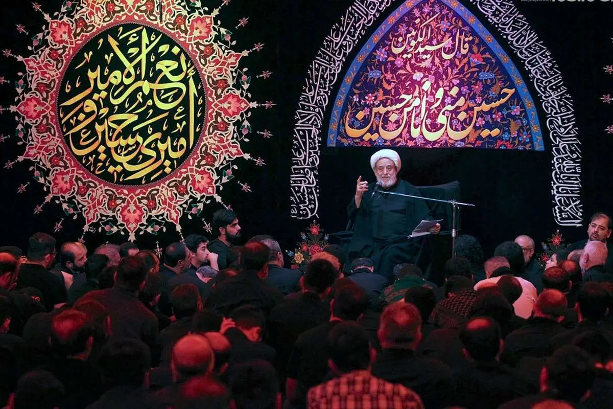 (تصویر) عکسی از مسعود پزشکیان و شیخ حسین انصاریان در مراسم عزاداری محرم