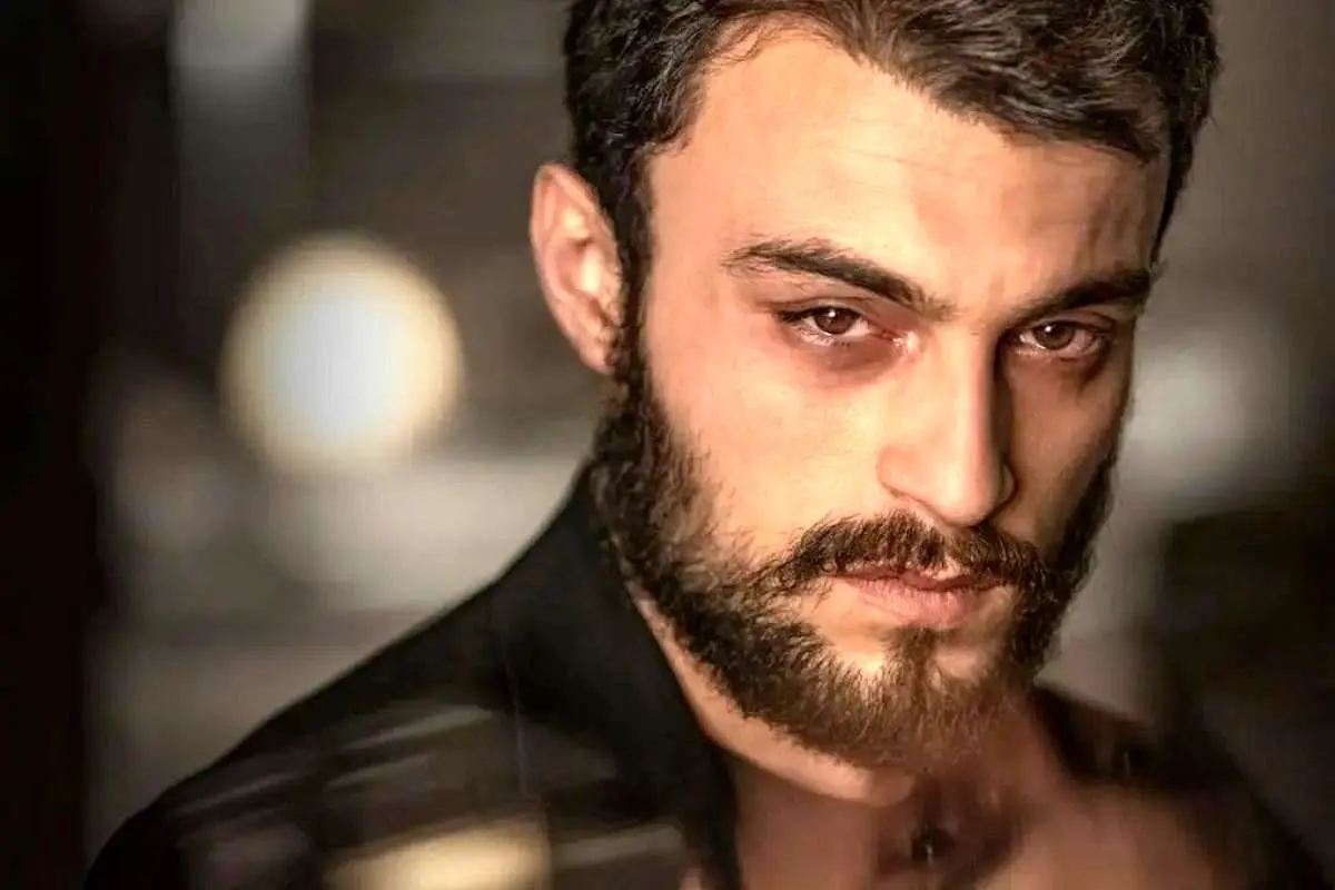 (ویدیو) گریه‌های بازیگر سریال زخم کاری برای امام حسین (ع)