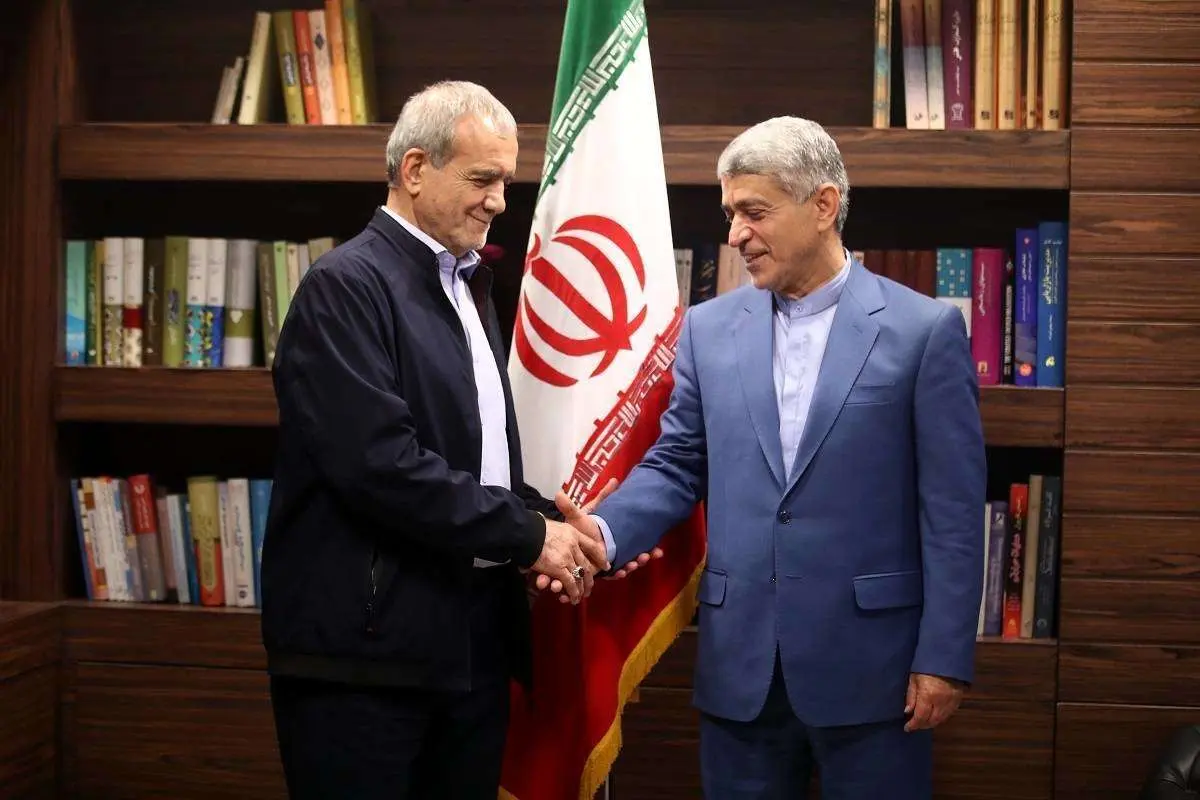 روشی که پزشکیان میتواند گره از مشکلات معیشتی بگشاید/ بایستی در انتخاب تیم وزارت خارجه سنگ تمام بگذارد
