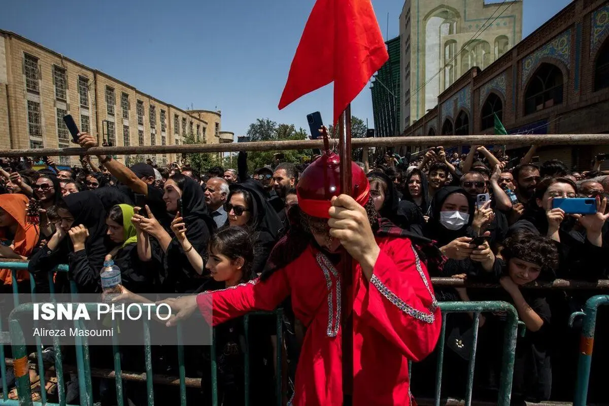 (تصاویر) خیمه سوزان ظهر عاشورا در چهارراه گلوبندک تهران