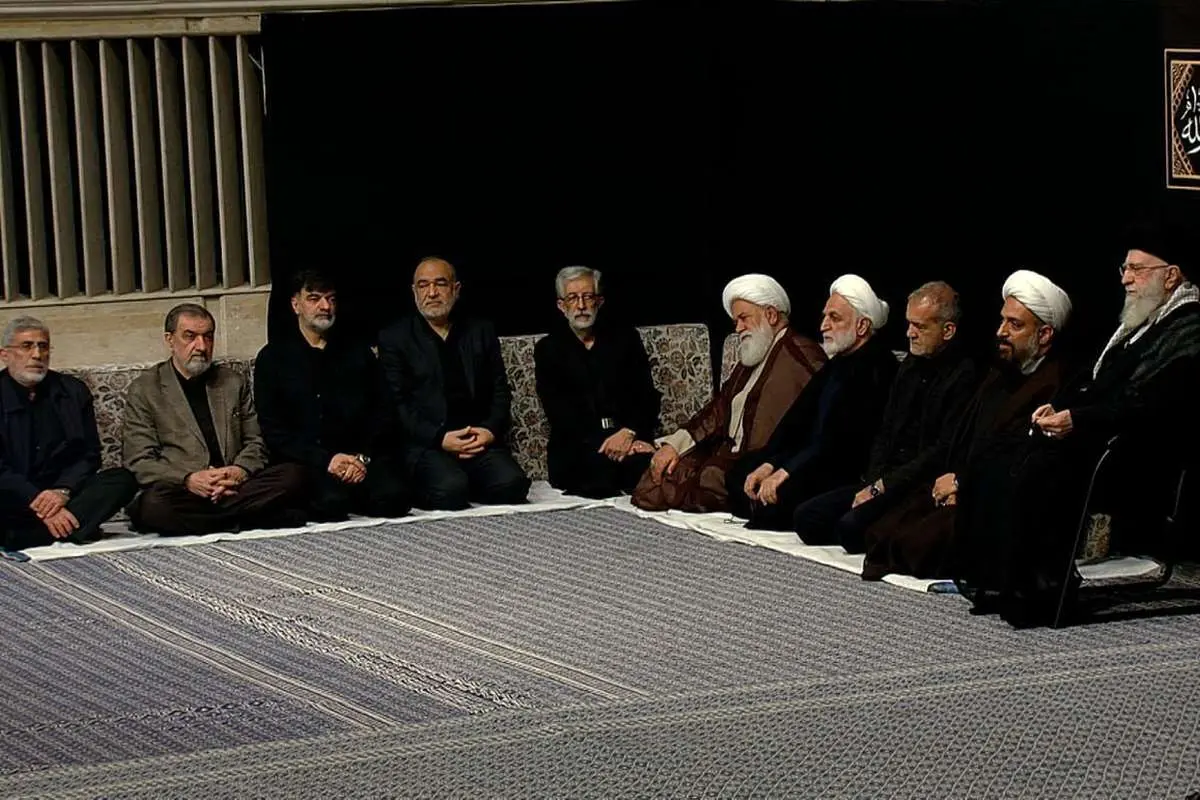 (تصویر) چه کسانی در صف اول مراسم بیت رهبری بودند؛ حمید نوری هم حضور داشت