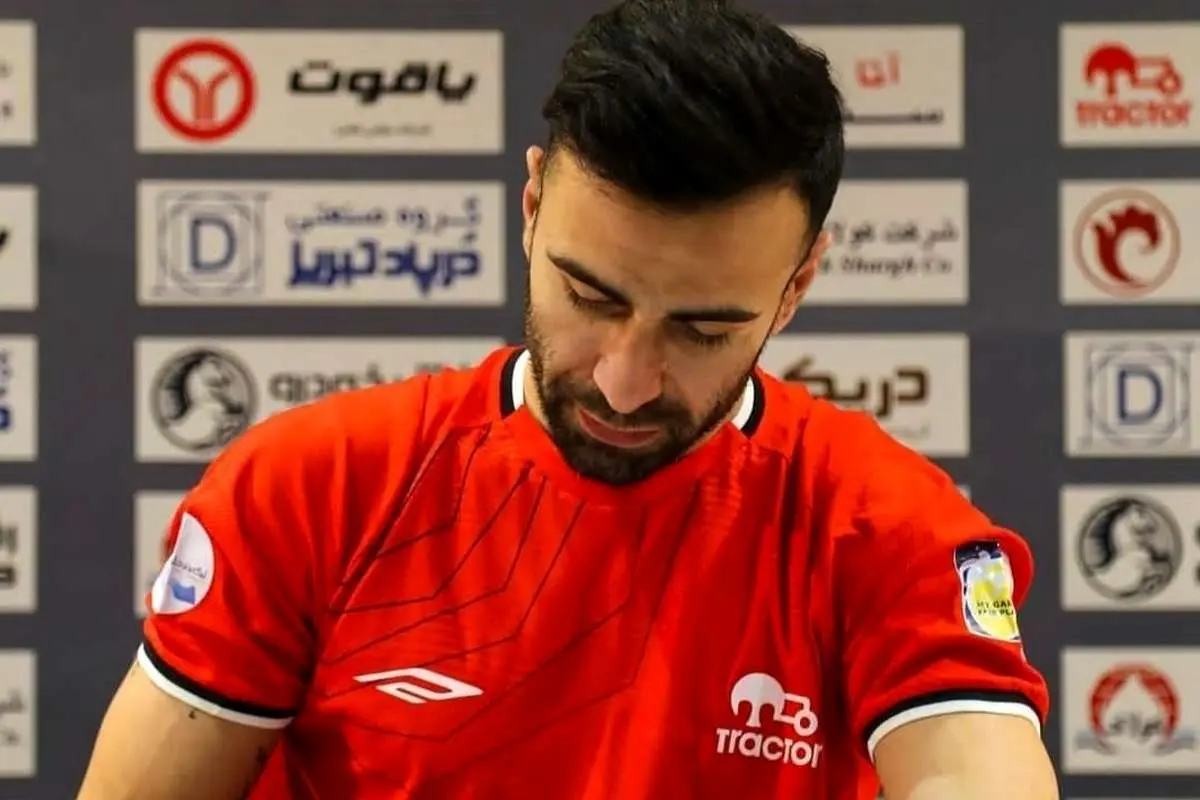 (عکس) باشگاه تراکتور با امیرارسلان مطهری وداع کرد