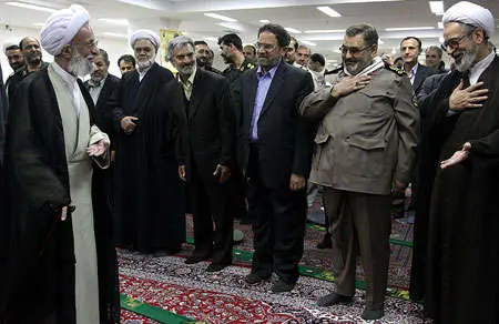 عکس> تقدیر سردار فیروزآبادی از آیت الله مصباح