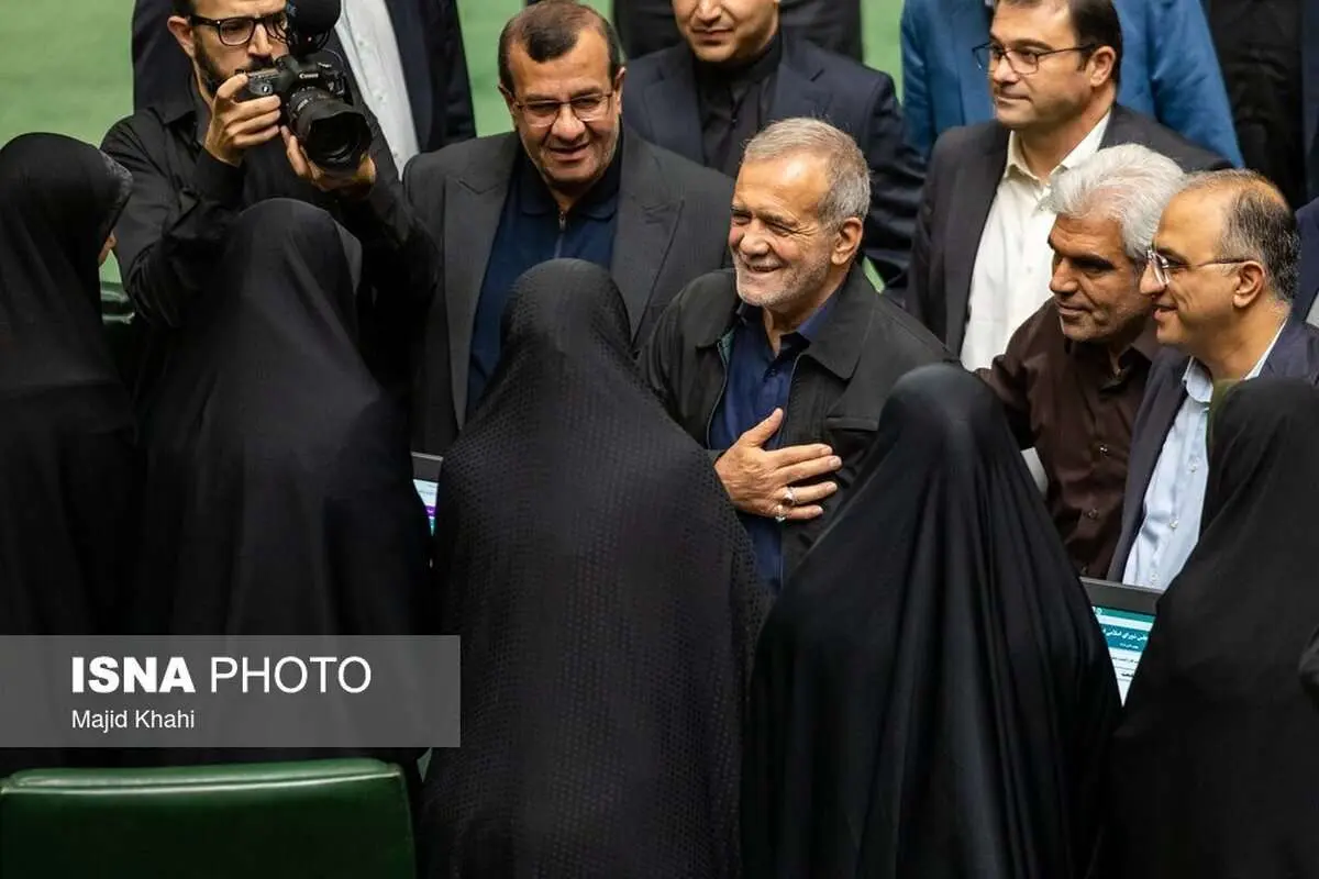 (تصاویر) حضور مسعود پزشکیان در صحن علنی مجلس