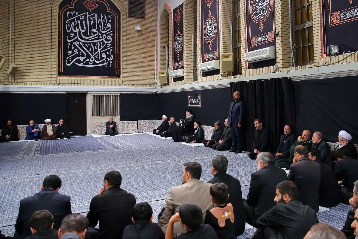 (عکس) مسعود پزشکیان کنار رهبر انقلاب در مراسم عزاداری محرم