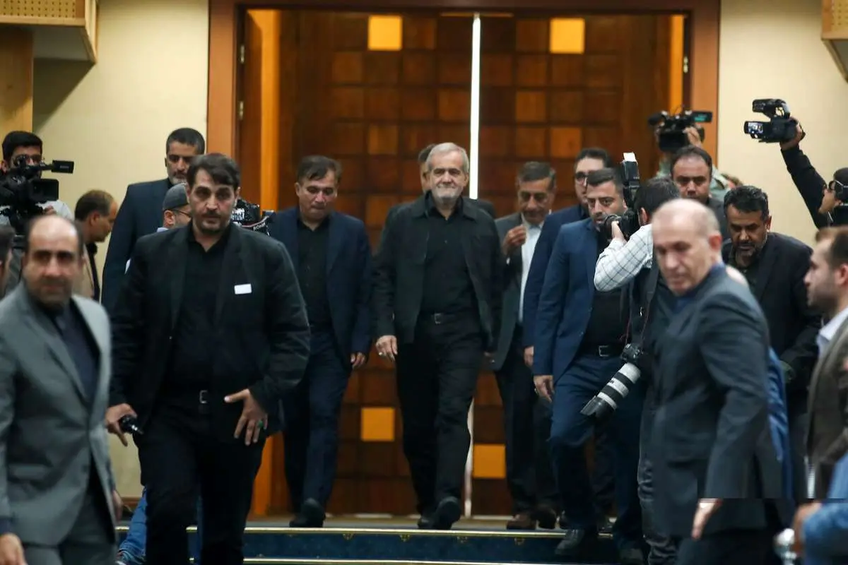 رنجبرزاده، نماینده مجلس: پزشکیان وزیرانی را معرفی کند که در تراز دهه پنجم انقلاب باشند