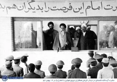 عکس> آیت‌الله خامنه‌ای در 19 بهمن‌57