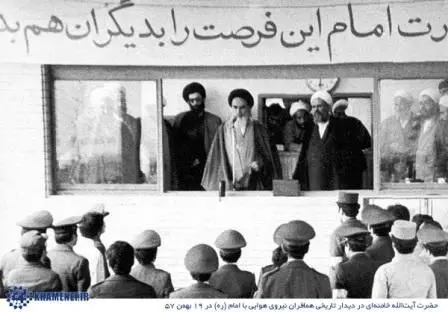 عکس> آیت‌الله خامنه‌ای در 19 بهمن‌57