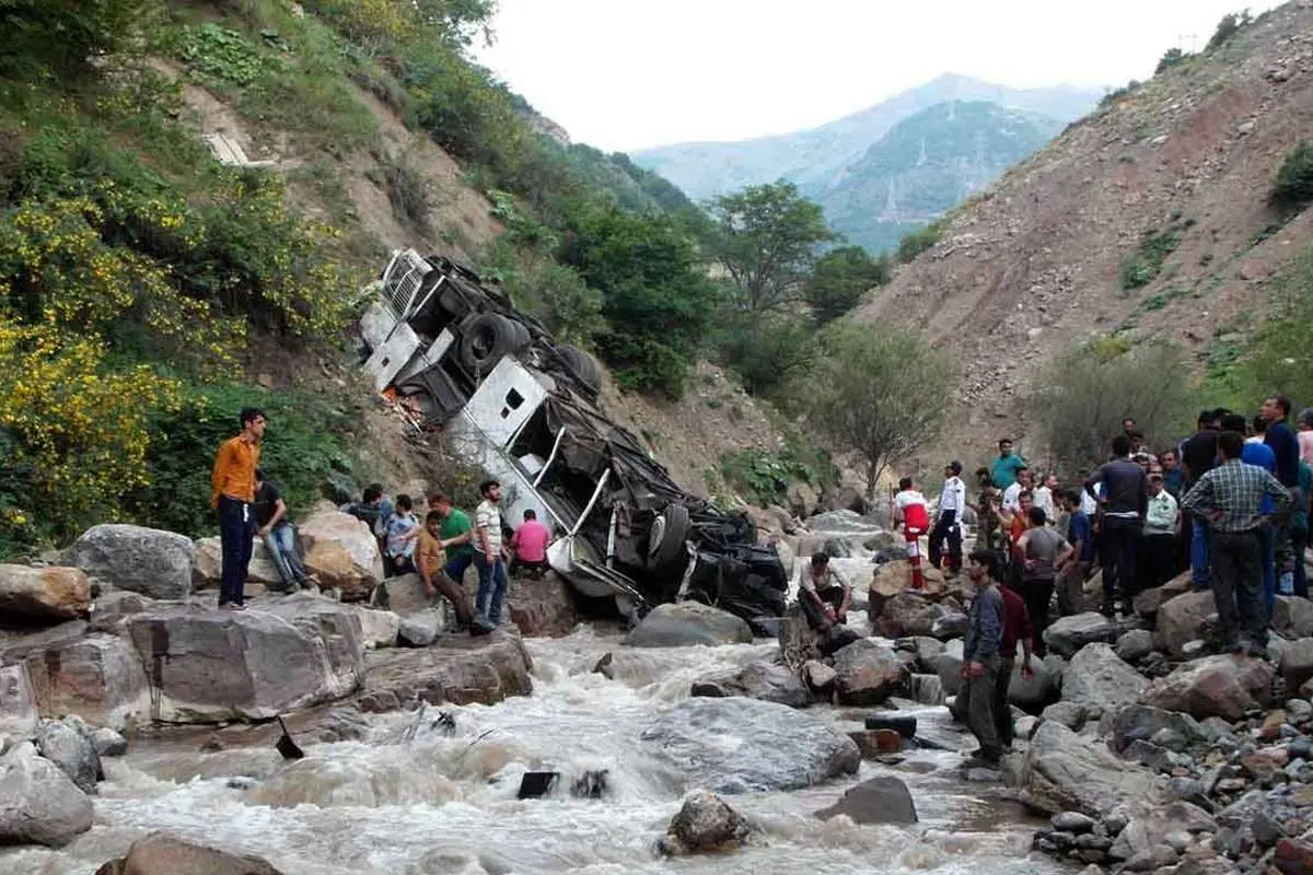 سقوط اتوبوس به دره در افغانستان؛ ۱۷ زن و مرد و کودک کشته شدند