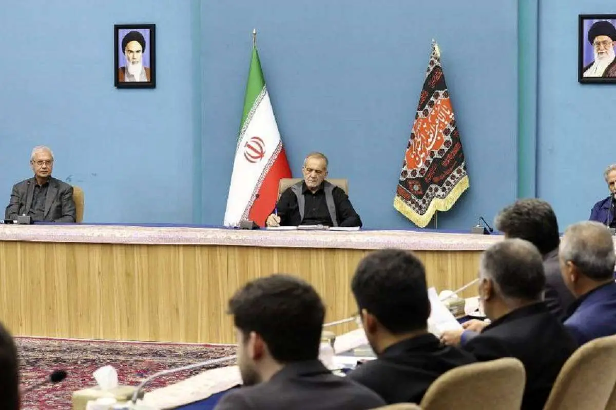 پزشکیان: به هر کس که توان حل مشکلات را دارد میدان می‌دهم، اما اگر نتوانست باید پاسخگو باشد