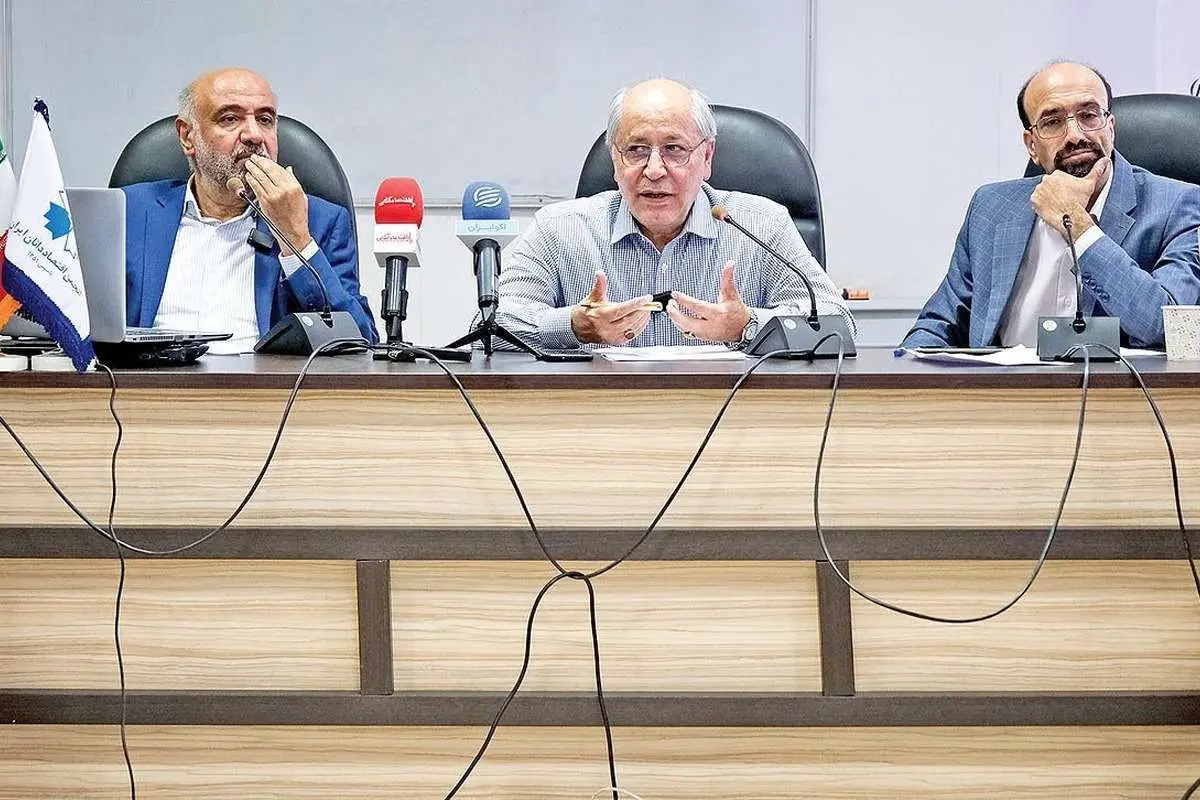 دست فرمان خروج از بحران
