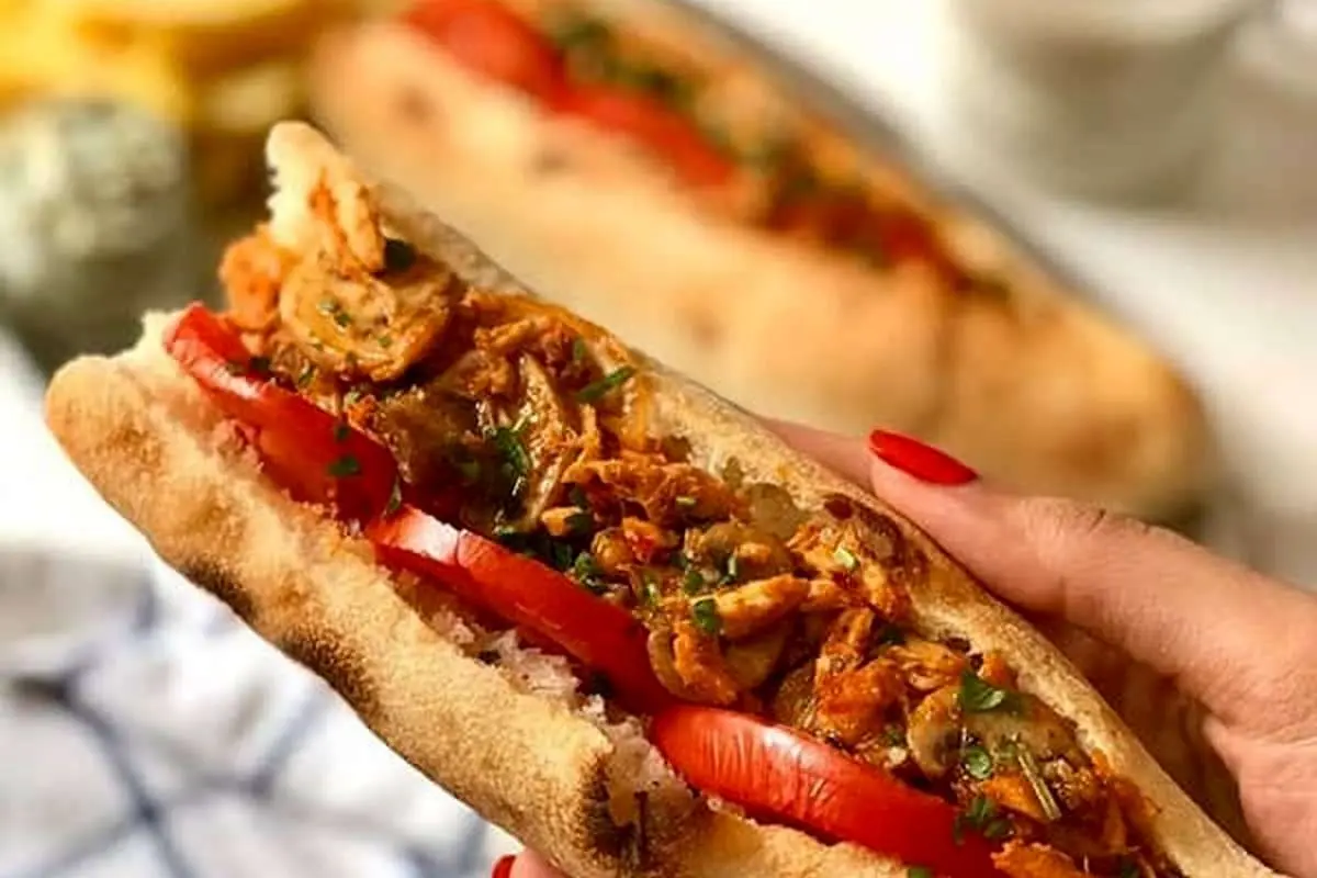 ساندویچ چاپاتای مرغ؛ یک ساندویچ خوشمزه و خاص