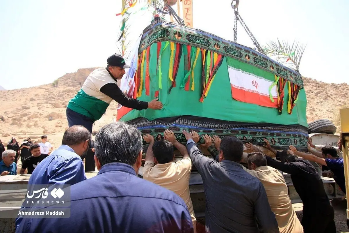 (تصاویر) جابجایی مزار شهید جواد رضایی از روستای گودگاه کازرون فارس